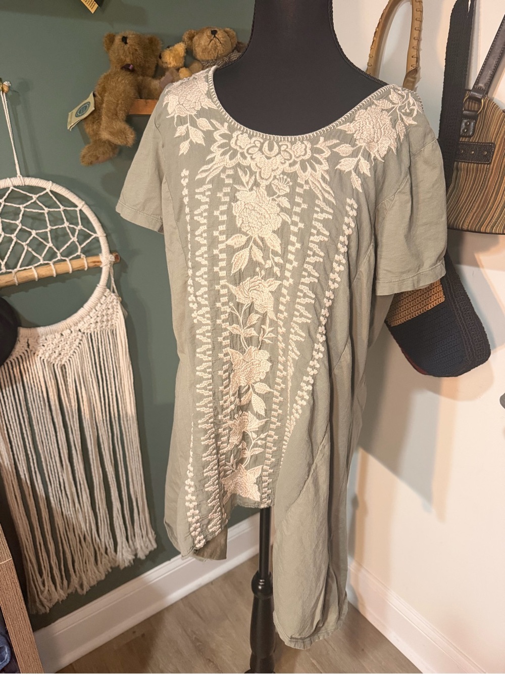 Johnny Was Embroidered Floral Tee Sage Green Cotton Boho Tunic Top Size L